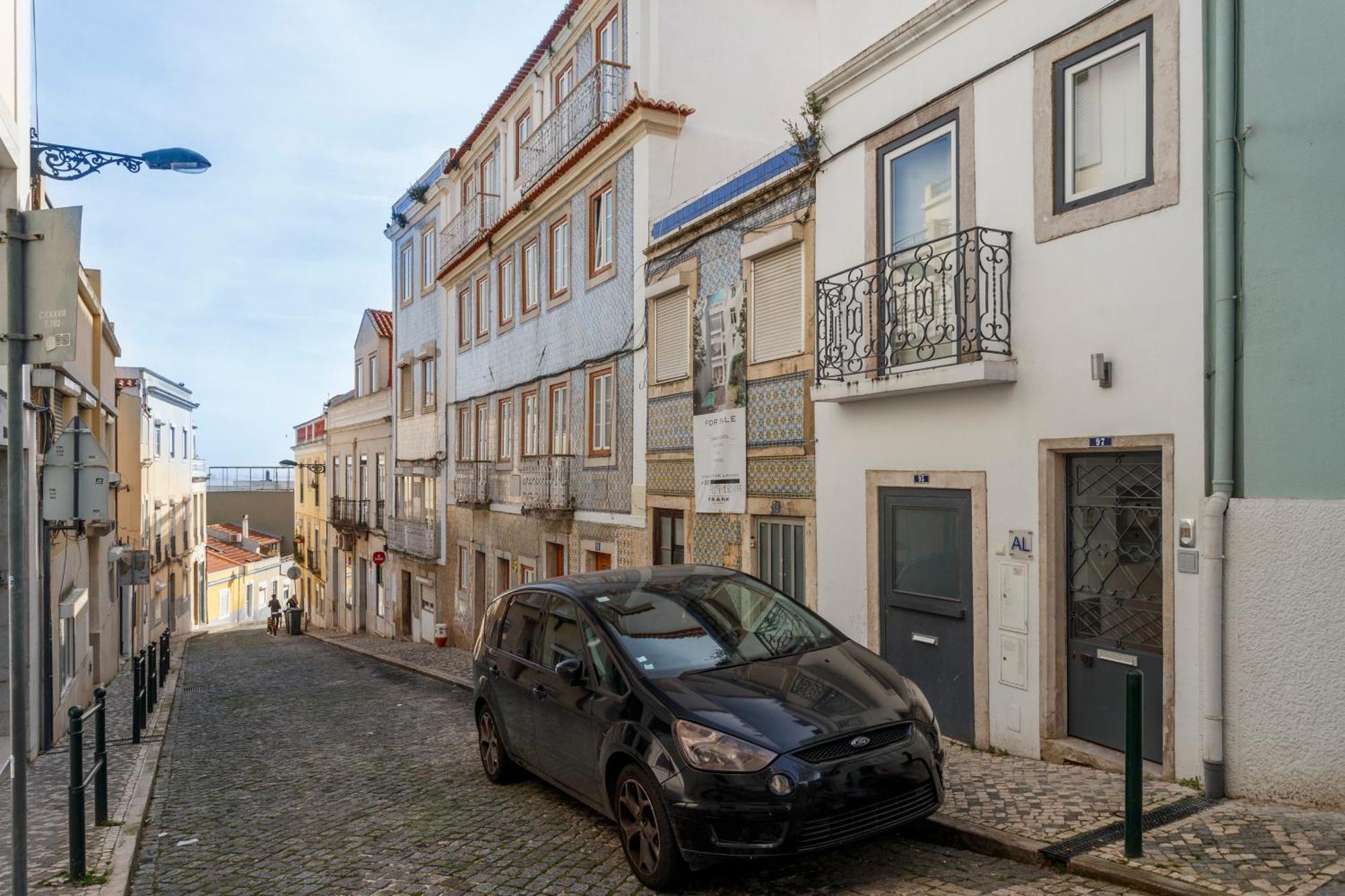 Barbadinhos Apartments In Lisbon Historic Neighborhood Екстер'єр фото